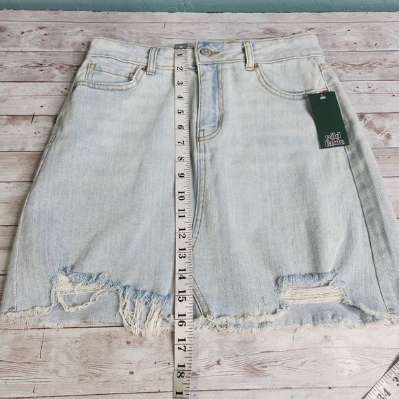 Wild Fable Distressed Denim Mini Skirt Size 4 NWT - Picture 8 of 9